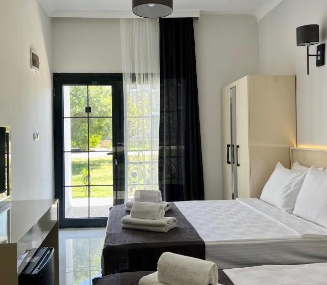 Трехместный Номер Стандарт Вид на Сад, Otel Beyaz İnci