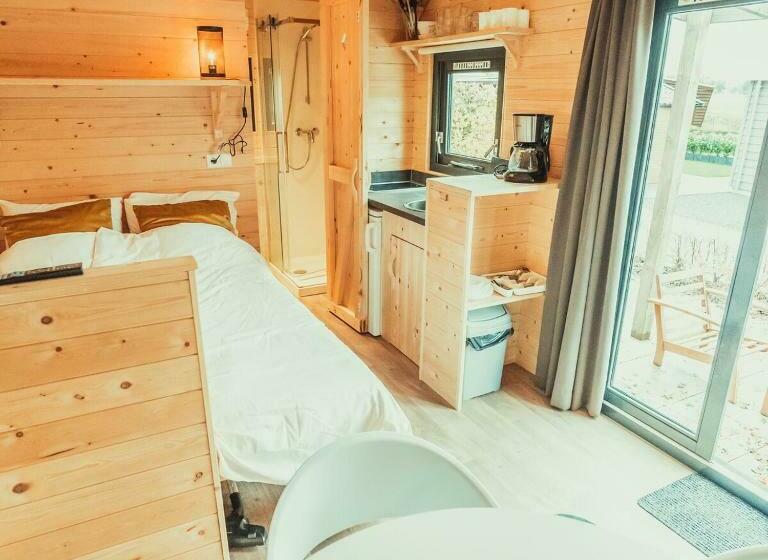 스탠다드 스튜디오, Tiny House 4 People