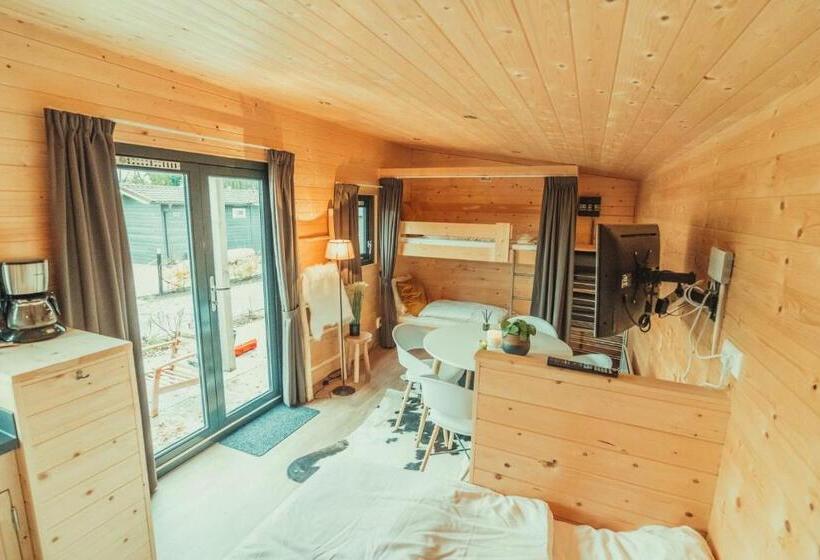 스탠다드 스튜디오, Tiny House 4 People