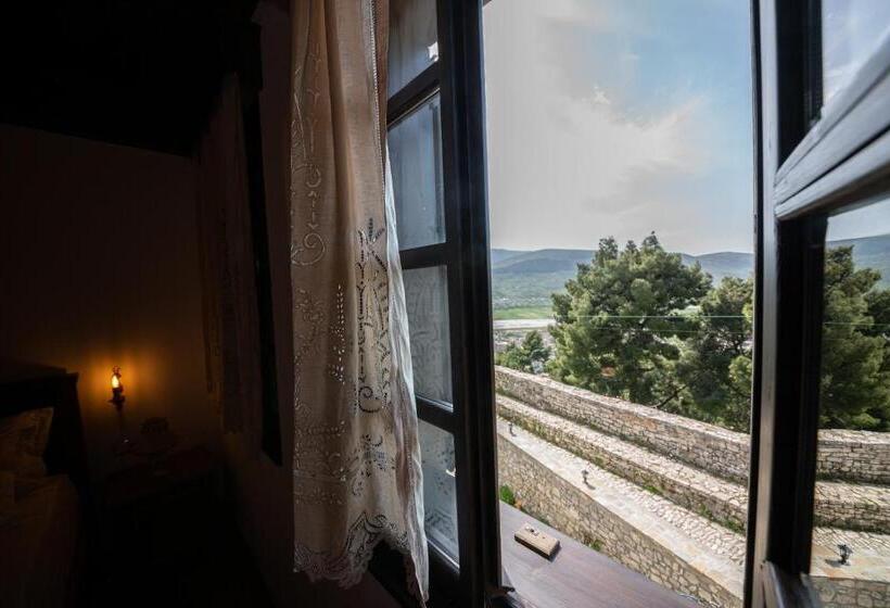 اتاق لوکس, Berati Castle