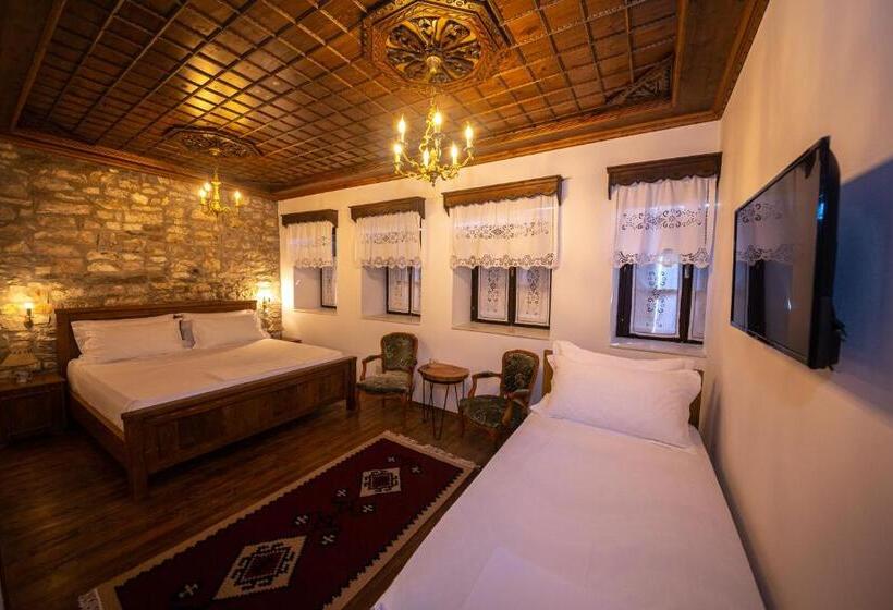 اتاق لوکس سه تخته, Berati Castle
