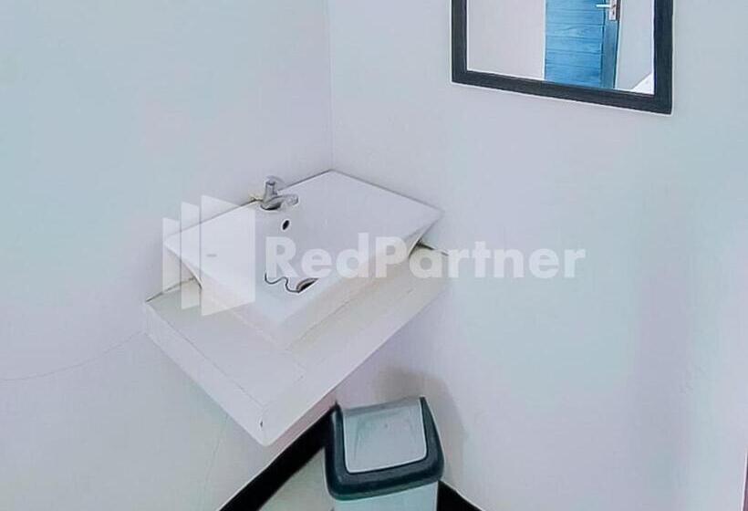 Семейный Номер, Indah Savana Hotel Mitra Reddoorz