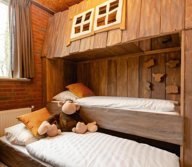 استودیوی استاندارد, 8  Person Childbungalow   Theme Farm Adapted