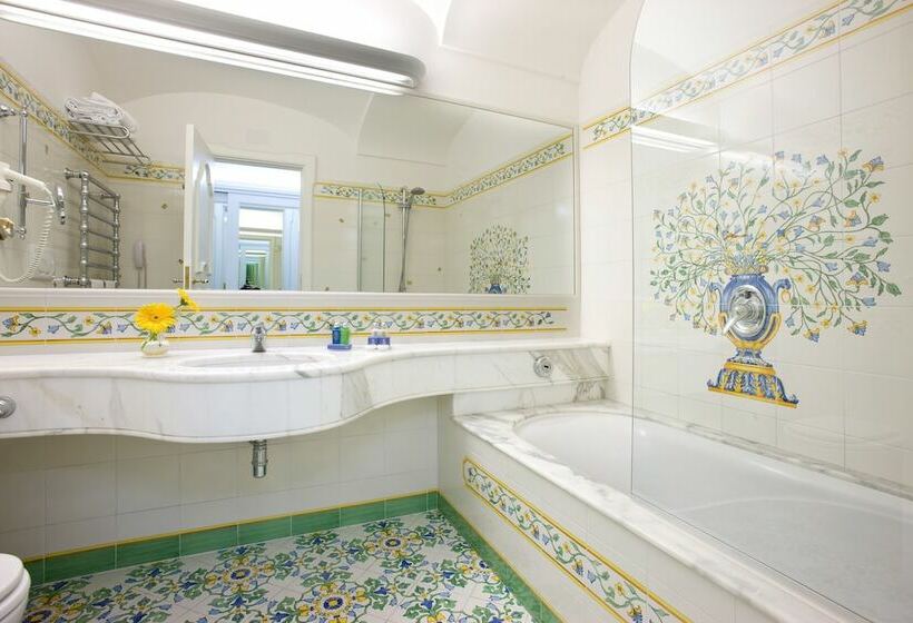 جناح جونيور مطل على الحديقة, Grand Hotel La Favorita