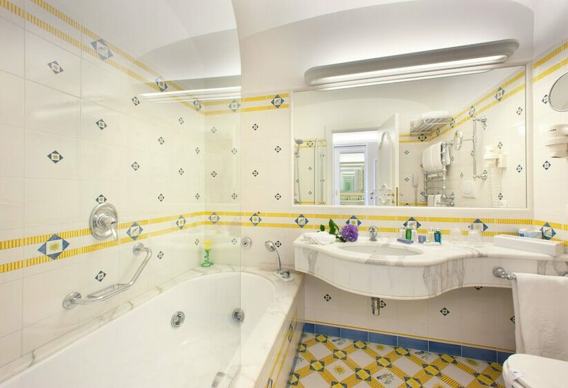 带园景的小型套房, Grand Hotel La Favorita