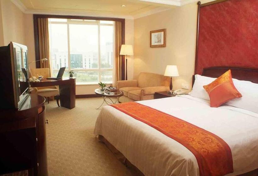 Номер Executive, The Royal Marina Plaza Hotel Guangzhou