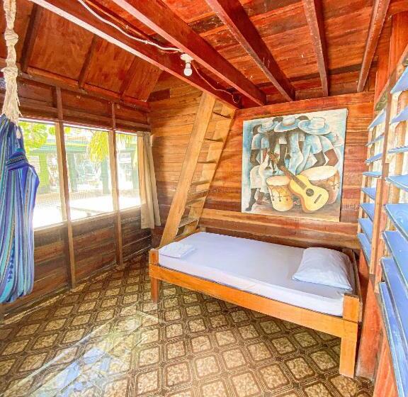 스탠다드 룸 공동 욕실, Bella S Backpackers Hostel