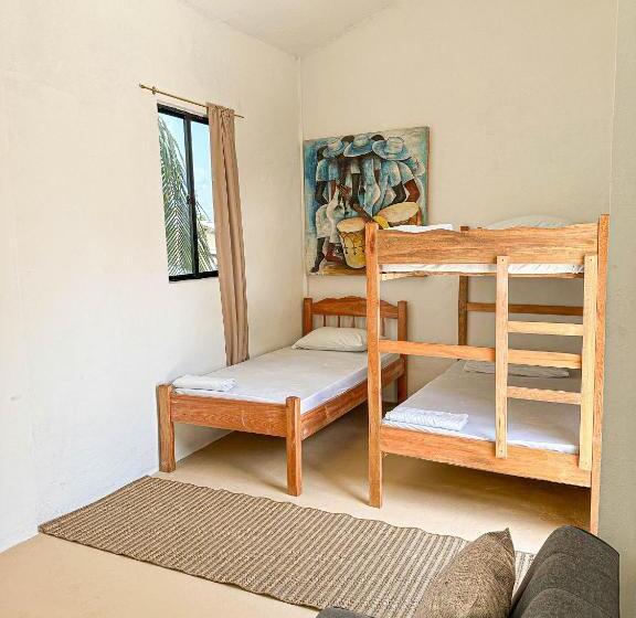 스탠다드 트리픔 룸 공동욕실, Bella S Backpackers Hostel