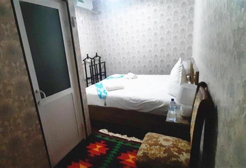 اتاق استاندارد با چشم‌انداز شهر, Guest House Art Postindoz