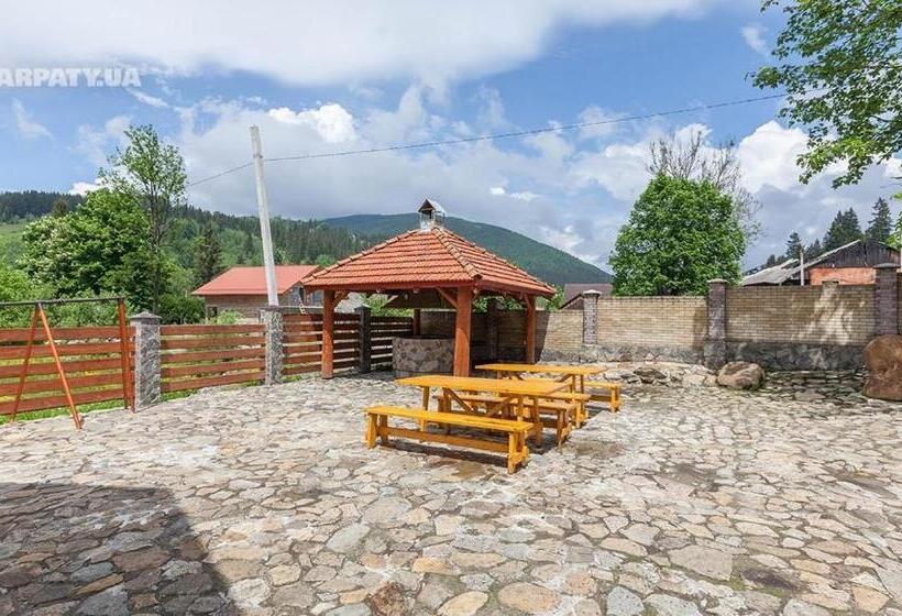 خانه 4 خوابه, під каштаном