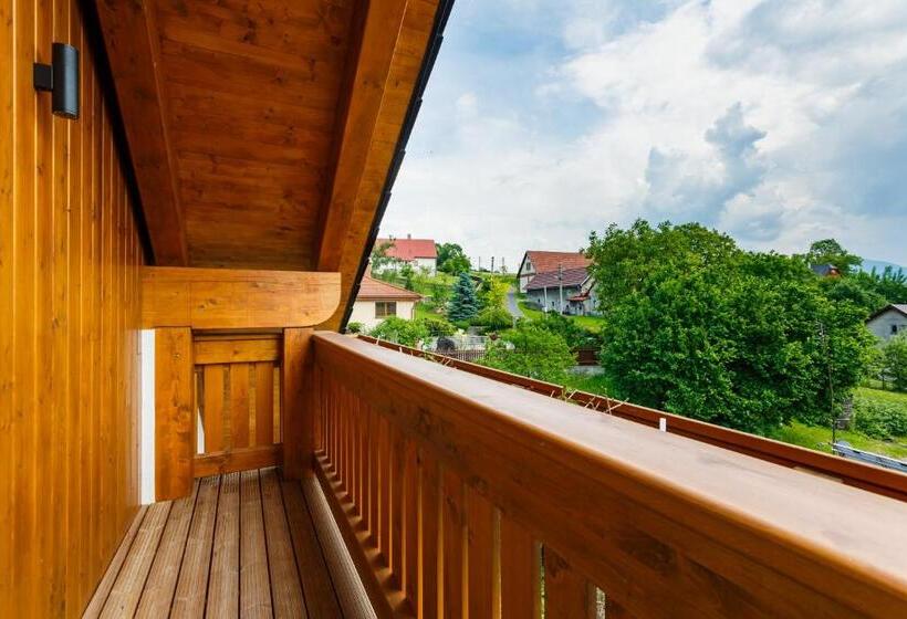 豪华三人间, Restaurace A Penzion Pod Lipami Metylovice