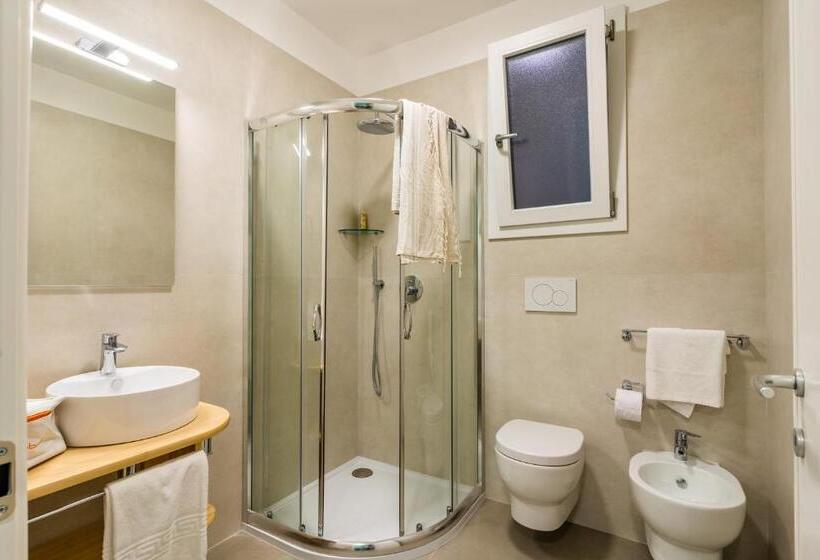 استودیوی استاندارد, Smeraldo Residence