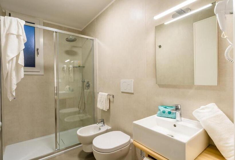 استودیوی استاندارد با چشم‌انداز دریا, Smeraldo Residence