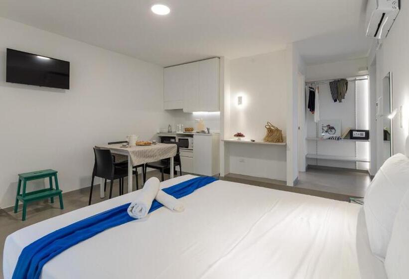استودیوی استاندارد با چشم‌انداز دریا, Smeraldo Residence