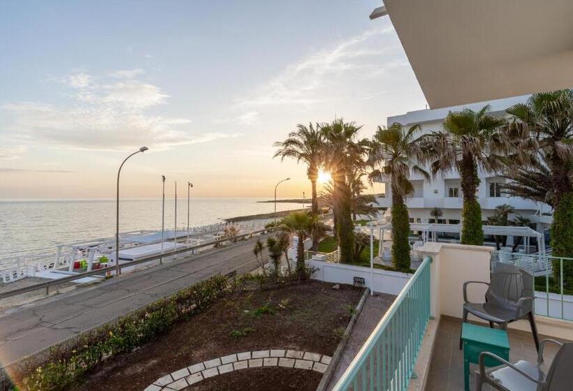 استودیوی استاندارد با چشم‌انداز دریا, Smeraldo Residence