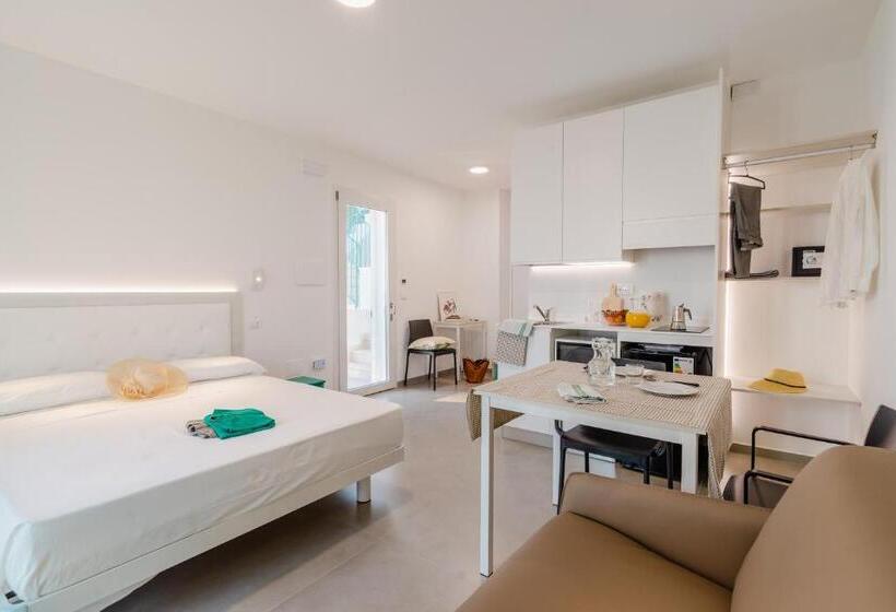 استودیوی استاندارد با چشم‌انداز دریا, Smeraldo Residence