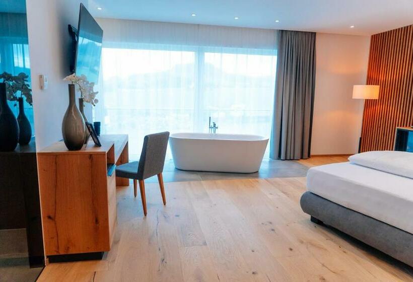 Полулюкс Повышенной Комфортности, Patrix Hotel, Restaurant, Bar