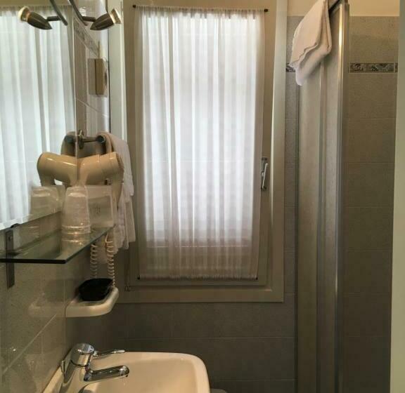 اتاق استاندارد با چشم‌انداز دریاچه, Belvedere Hotel & Villa