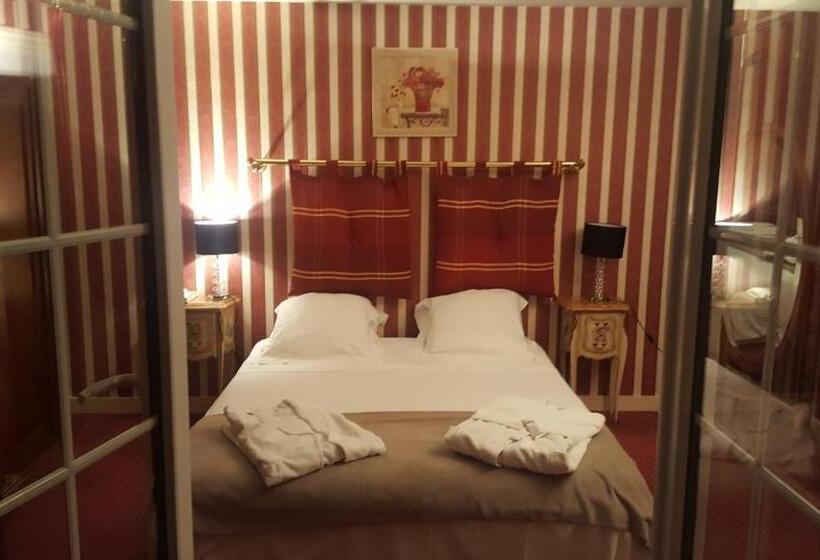 Четырехместный Номер Стандарт, Logis   Hôtel & Restaurant Le Gonfalon