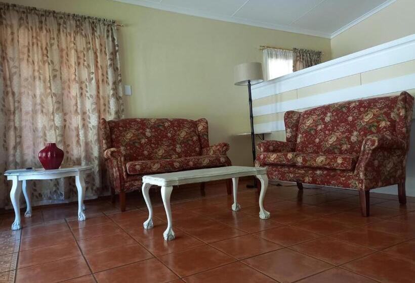 Семейный Номер Вид на Сад, Avondrust Guest House