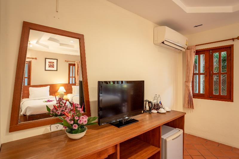 Номер Deluxe, Bangtao Village Resort   Sha
