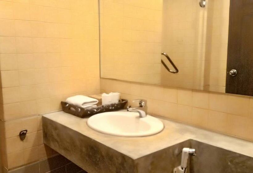 اتاق لوکس با چشم‌انداز دریا, Golden Pine Beach Resort