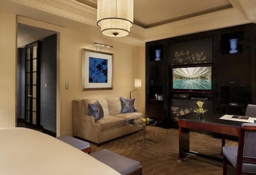 Deluxe room with river view, The Peninsula Shanghai