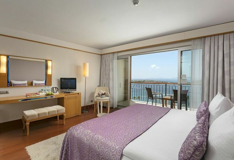 اتاق لوکس, Kefaluka Resort