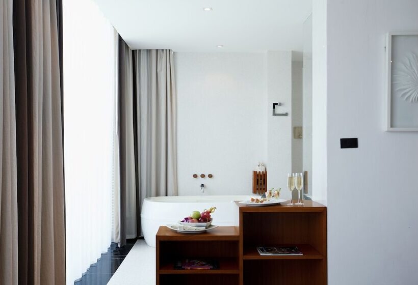 바다 전망 스위트, La Flora Resort Patong