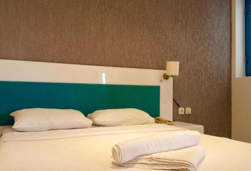 Четырехместный Номер Стандарт Вид на Море, One More Day Hotel