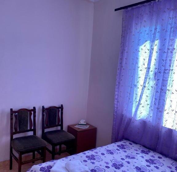标准单人间, Noravank B&b