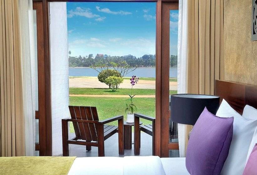 Номер Стандарт Вид на Озеро, Avani Kalutara Resort