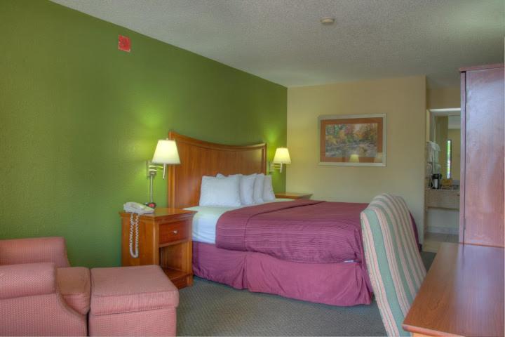 חדר סטנדרט עם מיטת קינג, Quality Inn Merchants Drive