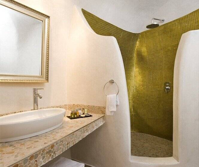 سوئیت جونیور با چشم‌انداز, Gold Suites   Small Luxury Hotels Of The World