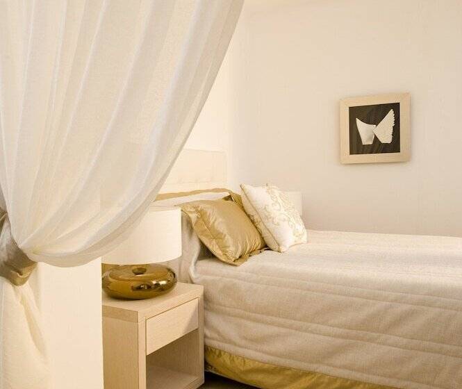 سوئیت جونیور با چشم‌انداز, Gold Suites   Small Luxury Hotels Of The World