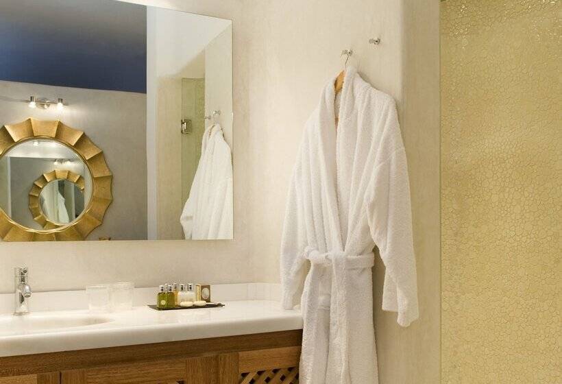 سوئیت دولوکس با چشم‌انداز, Gold Suites   Small Luxury Hotels Of The World