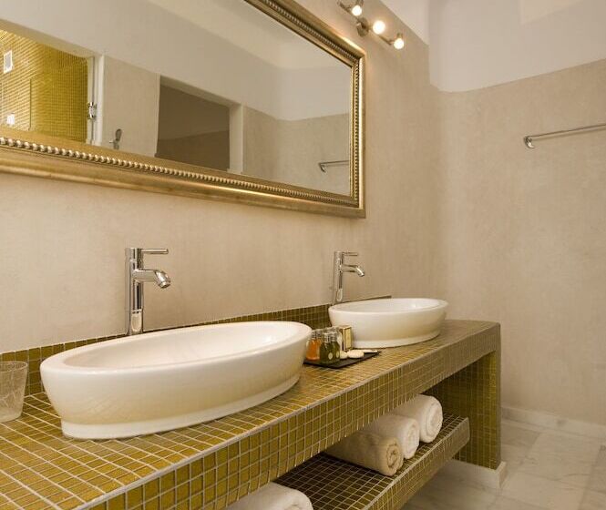 سوئیت با چشم‌انداز, Gold Suites   Small Luxury Hotels Of The World
