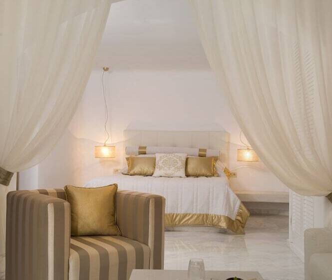 سوئیت دولوکس با چشم‌انداز, Gold Suites   Small Luxury Hotels Of The World