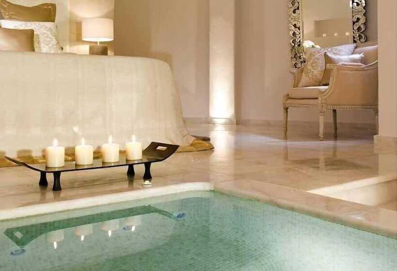 سوئیت با چشم‌انداز, Gold Suites   Small Luxury Hotels Of The World