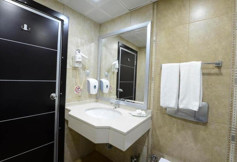 اتاق استاندارد سه نفره, Ismira