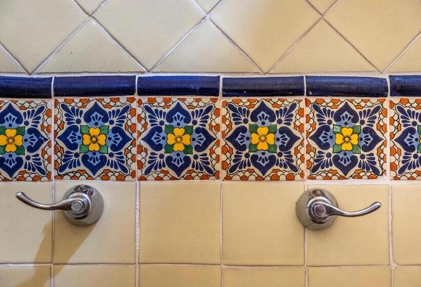 اتاق لوکس با بالکن و چشم‌انداز دریا, Casa Biulú
