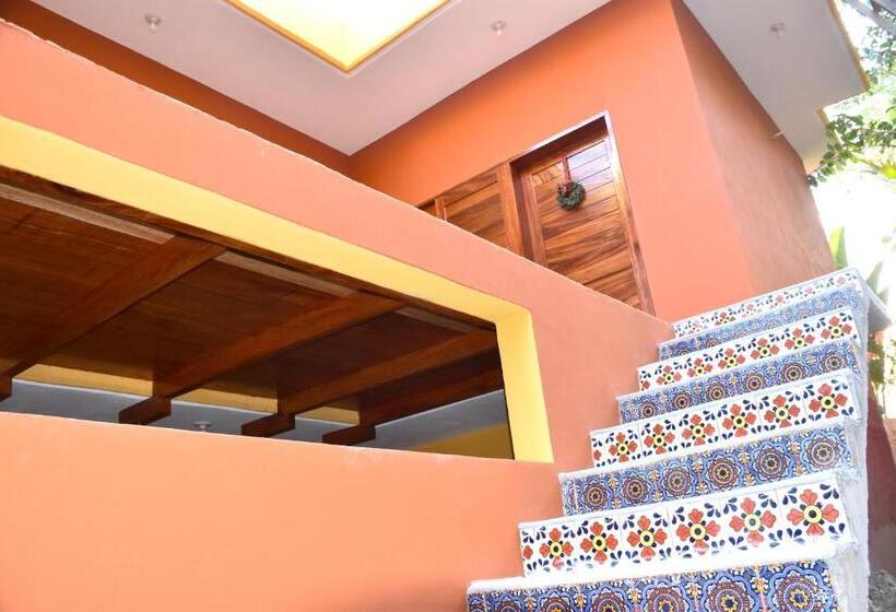 اتاق لوکس با بالکن و چشم‌انداز دریا, Casa Biulú