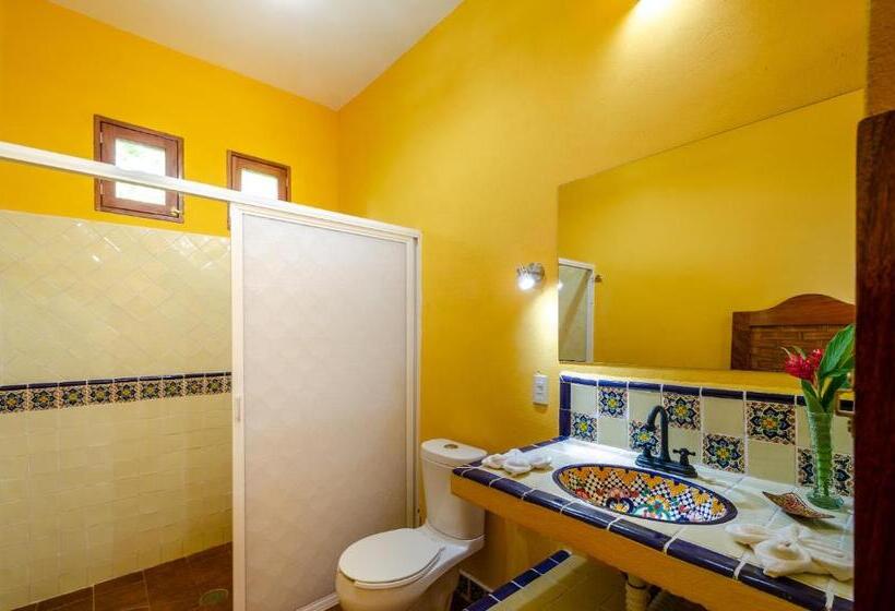 اتاق لوکس با بالکن و چشم‌انداز دریا, Casa Biulú