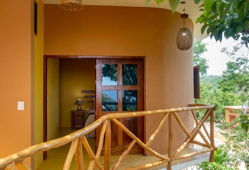 اتاق لوکس با چشم‌انداز دریا, Casa Biulú
