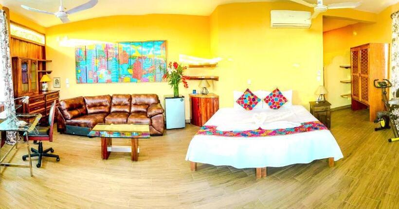 اتاق استاندارد چهارنفره با بالکن, Casa Biulú