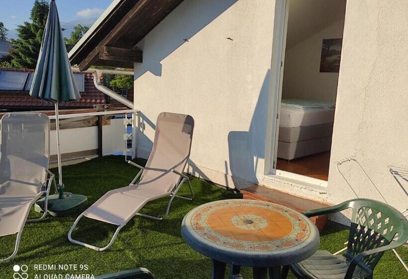 اتاق استاندارد با سرویس بهداشتی مشترک, Hacienda Bled Rooms
