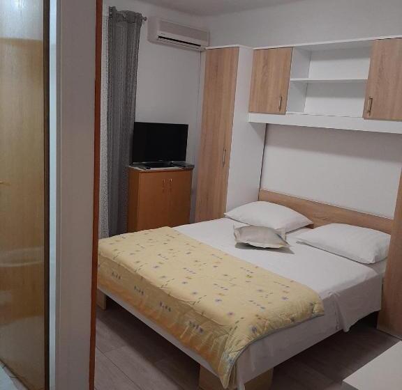 اتاق استاندارد با بالکن و چشم‌انداز دریا, Rooms & Apartments Kaurloto