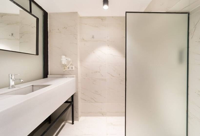 اتاق لوکس سه تخته, Elan Hotel Istanbul Pera