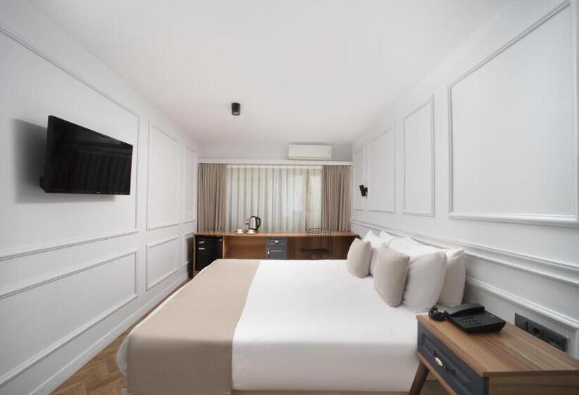 اتاق لوکس سه تخته, Elan Hotel Istanbul Pera