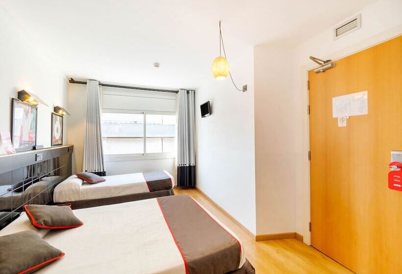 标准三人间, Hostal Athenas